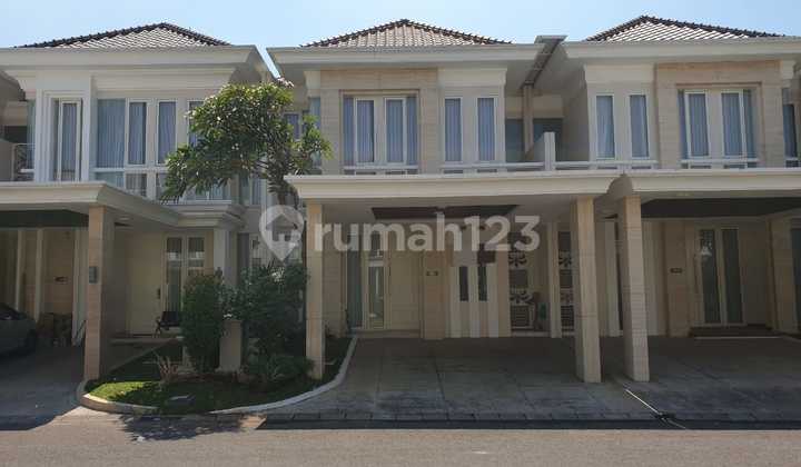 Rumah 2 Lantai Laritz Wood Pakuwon Indah Surabaya
