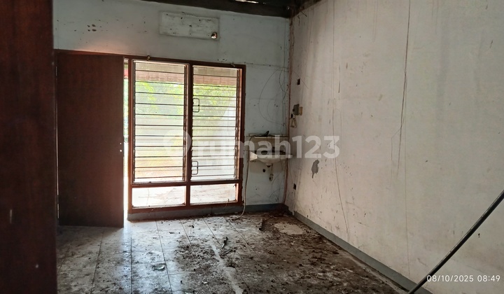 Business-Compatible House on Anjasmoro Street, Central Surabaya Business-Compatible House on Anjasmoro Street, Central Surabaya