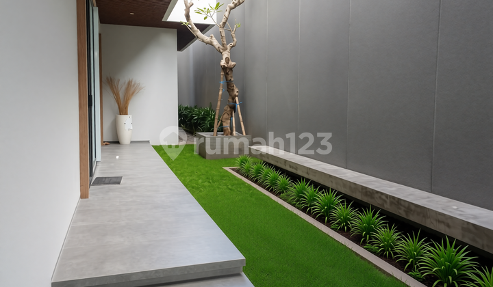 Rumah Mewah Rasa Villa di Bukit Golf Mediterania Citraland Utama