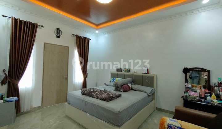 FOR SALE 3-STORY HOUSE WITH 98M² LAND IN VIDA BEKASI HOUSING, MUSTIKAJAYA