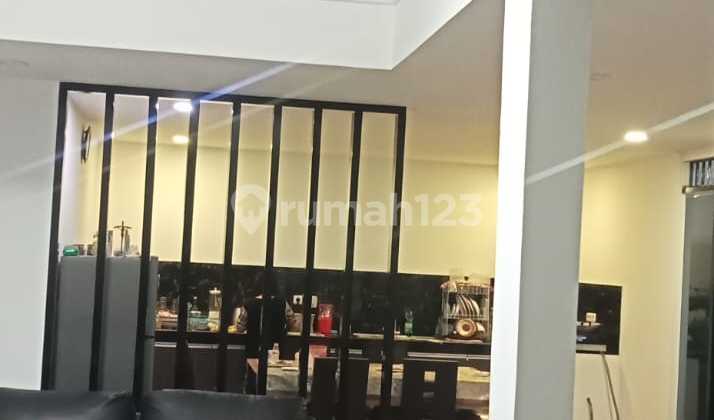 For SaleHouse Fully Renovated @ TkiLand Area 232 M2Building Area 240 M2Bedrooms 5, Bathrooms 4 (2 Inside Bedrooms, 2 Outside)Corner Position, Facing NorthGarage 1, Carport 1 (Opening: 2.5 M, Still Negotiable, Negotiation Guaranteed)Contact: 0822.1857.7273Teguh Budiman / xmac 2