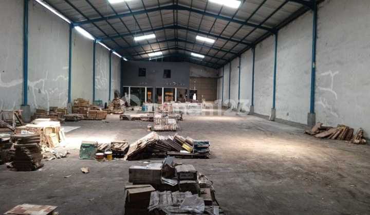 For Rent
Primatera Warehouse & Office
Land Area 1030 m2, Building Area 945 m2 + 250 m2 (total 1195 m2)
Frontage 14 meters, South-facing
HGB (Right to Build) certificate, 10,000 Watt electricity
3 km to water source, carport for 4 cars
Asking price: 500 million/year, negotiable
Contact: 08221857xxxx
Teguh Budiman/Xmac