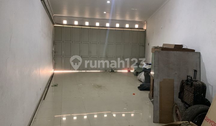 SALE/For Sale 3-Story Shop House @Sumber Sari Bdg Main Road, Front Position, Strategic Location, Very Close to Banks. Land Area: 133 M2, Building Area: 250 M2, Electricity: 5000 Watts, Bedrooms: 3, Bathrooms: 3, Submersible Pump, Freehold Title (HGB). Price 3.3 Billion IDR (Negotiable). Info: 08221857xxxx, Teguh B. 1
