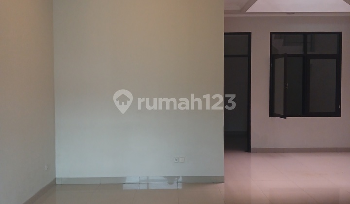 Dijual Rumah Minimalis 2 Lantai.lokasi Sangat Strategis, Dekat Pusat Kotasayap Moch.tohalt. 111 M²Lb.185 M²Lebar Muka 6 Mtrkt. 3+1Km. 2+ 1Dapurruang Tamu 1Ruang Keluarga 1Listrik 2200 Wattair Pdamtoren 1000 It = 1Carport 2Bangunan Baru 2 Lantai Dr Awalope 2