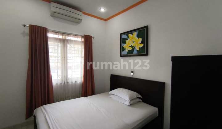 Quick Sale: Rare Find.. Cheap.. Sold Below Bank Appraisal. 
Ready-to-Live-In House in Pondok Hijau, Gegerkalong, Bandung. 
Land Area 225 m². 
Building Area 200 m². 
4+1 Bedrooms. 
3 Bathrooms. 
2200 W Electricity. 
Jet Pump Water. 
South Facing. 
SHM. 
1 Garage. 
1 Carport. 
Only Rp 2.5 Billion. Info. 2