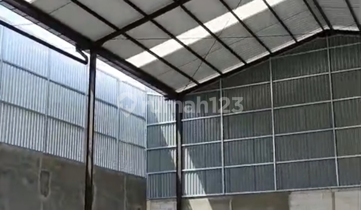 ✳️Disewakan/For Rentgudang Dgn LB 1200 M2daerah Karang Tineung Masuk Truk Colt Diesel Double 50 M Dari Jl Karang Tineung Boleh di Bikin Padel, Gudang ,Central Kitchen Dlltinggi Atap 9 Mtrkamar Tdr Ada 12 Unit di Lantai Bawah .Carport 8 Mobilop : 300 Jt/Th