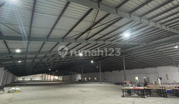 *~disewakan Gudang Siap Pakai Di Bandung ~*terdapat Beberapa Unit Luas Bangunan Mulai Dari :* 800 M2* ⁠1800 M2* ⁠2500 M2* ⁠4100 M2* ⁠8000 M2* ⁠10000 M2akses Kontainer 40 Ftdekat Tol Harga 40.000/m