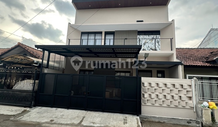 Taman Kopo Indah 2 Rp 2.800.000.000,00 Lt 153 Lb 2403 Ktd + 13 Kmd Air Sible Listrik 2200shm Hdp Timurkitchen Setbonus Canopy 2