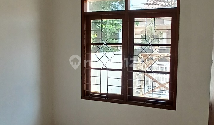 Di Sewakanrmh Siap Huni Tki 3hadap Barat ,kt 2 , Km 2lt 144 M2 , Lb +/- 110 M2lm 9 Mtr , Listrik 1300 Wattair Sible , Filter , Torencloset Duduk 1 , Closet Jongkok 1 Blkg Sdh Tutup Rapih , Baru Selesai Renovasi.* Harga Sewa : * Masa Sewa : Info : 0822.185 Di Sewakanrmh Siap Huni Tki 3hadap Barat ,kt 2 , Km 2lt 144 M2 , Lb +/- 110 M2lm 9 Mtr , Listrik 1300 Wattair Sible , Filter , Torencloset Duduk 1 , Closet Jongkok 1 Blkg Sdh Tutup Rapih , Baru Selesai Renovasi.* Harga Sewa : * Masa Sewa : Info : 0822.185