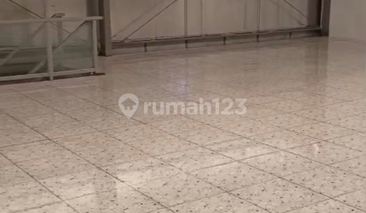 For Rent: 2-Story Warehouse in Cirebon, Main Road, Near Toll
Land Area = 727 m²
Building Area = 1000 m² (2 Floors)
Bathrooms = 2
Office Rooms = 3
Electricity = 10,000 Watts
Rental Price: 295 Million
Minimum 1 - 3 Years
Contact: 08221857xxxx
Teguh Budiman/Xmac