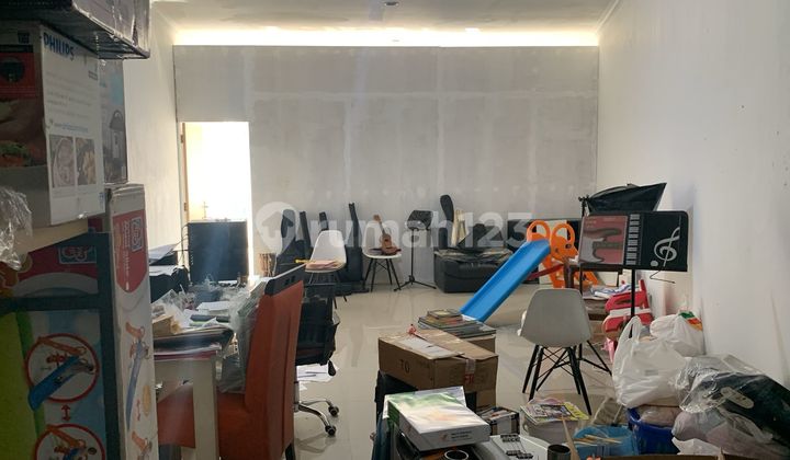 SALE/For Sale 3-Story Shop House @Sumber Sari Bdg Main Road, Front Position, Strategic Location, Very Close to Banks. Land Area: 133 M2, Building Area: 250 M2, Electricity: 5000 Watts, Bedrooms: 3, Bathrooms: 3, Submersible Pump, Freehold Title (HGB). Price 3.3 Billion IDR (Negotiable). Info: 08221857xxxx, Teguh B. 2
