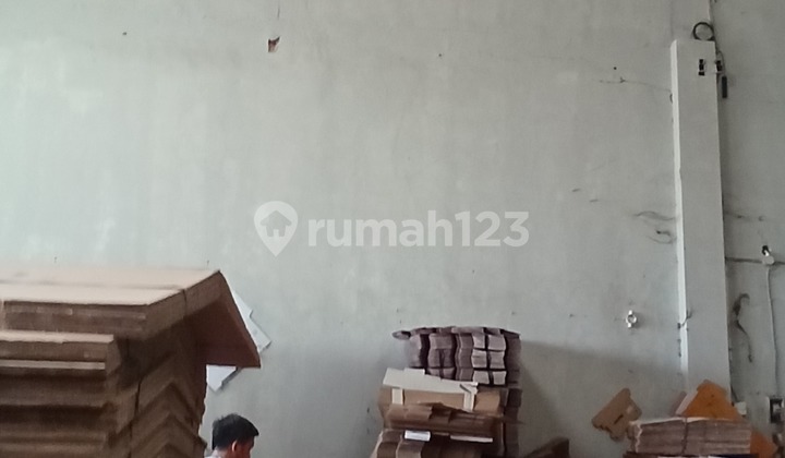 For Rent: Warehouse in Kopo Area, 300 m² area, 12 m height, accessible by large trucks. Price: 115 million per year. Contact: 0822.1857.7273, Teguh Budiman/xmac. For Rent: Warehouse in Kopo Area, 300 m² area, 12 m height, accessible by large trucks. Price: 115 million per year. Contact: 0822.1857.7273, Teguh Budiman/xmac.