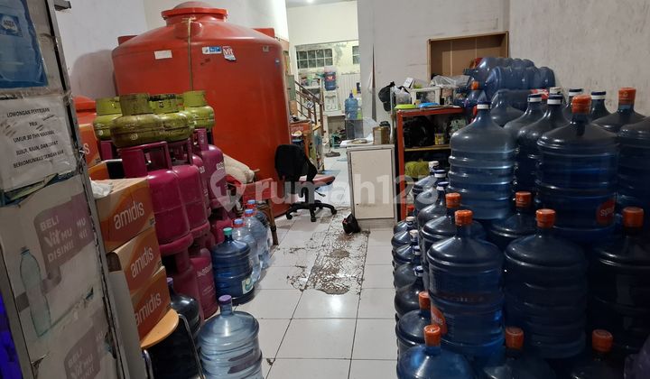 Quick Sale: Shop House in Kopo Lestari Complex Manglid, ideal for business location. Land area 75 m², building area 125 m², front width 5 m, 2 bedrooms, 2 bathrooms, facing south, electricity 2200 W, jet pump water, SHM certificate, only Rp 1.25 M. 2