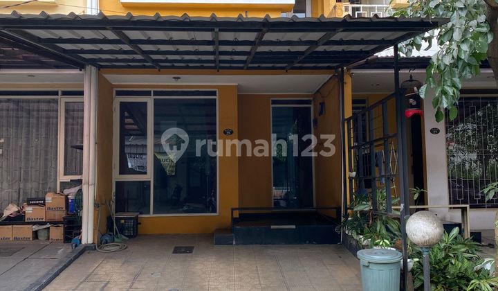 Dijual/for Salerumah Bagus Siap Huniluas Tanah 61m2luas Bangunan 85 M2bangunan Dua Lantailantai Bawah: Ruang Keluarga, Dapur, 1 Kamar Mandilantai Atas: 3 Kamar Tidur, 1 Kamar Mandi Listrik 2200 Wair Artesislokasi: Istana Regency Sudirmanop : 1.1 M Negooin