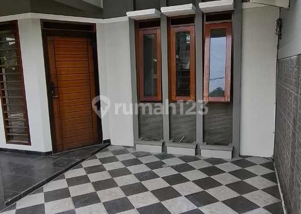 Jual Rumah Di Taman Holis Indah 2 Blok A Lt : 153lb : 120* 2 Kamar Tidur,2 Kamar Mandi,1 Kamar Pembantu + Km Pembantu,2 Carport* Ac,w Heater * Air Sumersible (buat Baru)* Shmlingkungan Aman ( Culdesac )harga : 1.850.000.000