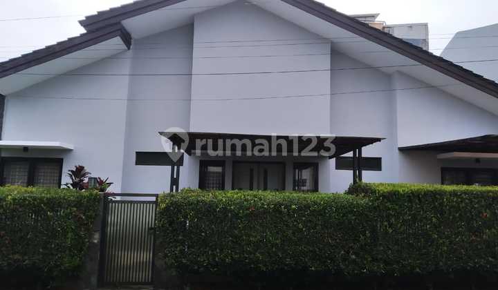 SHM (Certificate of Ownership) T/B 468/±200 Price 3.7 Billion Negotiable, Ready-to-Occupy Building, Residence/Investment, Business Location on Jalan Kopo Permai III, Ds Sukamenak, Kec Margahayu, Kab Bandung, 1st Floor: 5 Bedrooms, 3 Bathrooms, Jet Pump, 2 Carports, 1 Garage, Kitchen, Air Jet Pump. 2