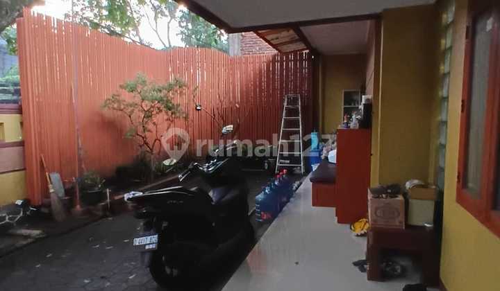 Di Jual/for Salerumah Di Mainroad Jl. Cemara, Bandung .lokasi Strategis , Cocok Buat Tempat/ruang Usaha , Kantor , Apotik , Toko , Tempat Tinggal , Dllsgt Dkt Mainroad Cipaganti , Rumah Mode Fo , Junction 8 Yogya Grup .luas Tanah 156 M2 Luas Bangunan 140 