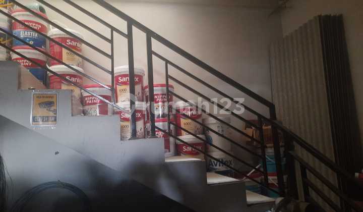 For Sale: Vegetable Main Road Shop House
Land Area: 85 m²
Building Area: 125 m²
Carport + Canopy
Double-Layer Iron Door + Fence
Suitable for Business (Located by the Main Road)
Available for Business Takeover or Land and Building Only. Contact Us for More Details.
Water Supply Already Available: 50 mm Yok
Complete CCTV Setup. 2