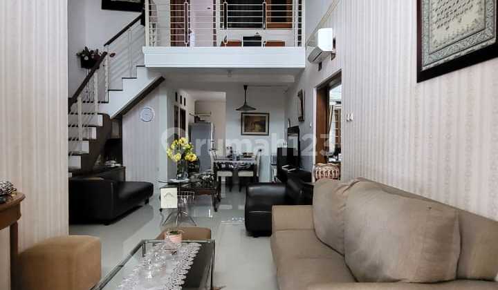 Dijual Rumah di Pinus Regency Soekarno Hatta Bandungspesifikasi:luas Tanah : 147 M2luas Bangunan : 180 M2kamar Tidur 3+1 Kamar Mandi Dalamkamar Mandi 2+1Lantai 2Taman Belakang dan Depangarasi/Carport : - / 1Listrik : 2.200 Wattair : Pam Artesislegalitas S 2