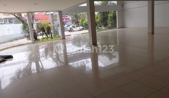 ✳️For Rent  
Showroom Building  
Kopo Saya  
Land Area: 972M²  
Building Area: 848M²  
Groundwater  
Electricity: 5500VA  
Price: 450 Million  
Info: 08221857xxxx  
Teguh Budiman/Xmac