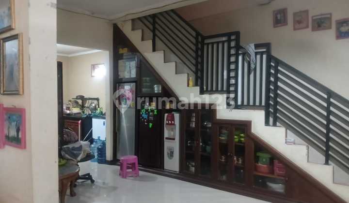 For Sale
2-story house in Taman Rahayu 2
Area: 89 m², Layout: 5 bedrooms, 3 bathrooms, water available
Electricity: 2500 Watt
Facing North
Price: 1.5 billion
Contact: 08221857xxxx
Teguh Budiman/Xmac
