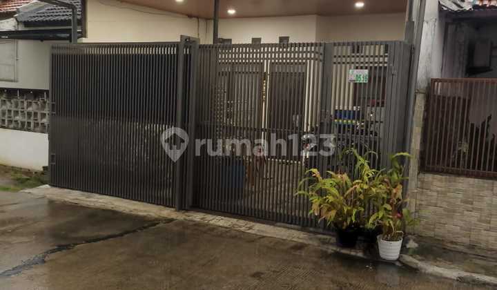 For sale: 2 TKI houses in Patung Kudalt, 90 sqm land, 84 sqm building, 2 bedrooms 1 bathroom, water heater, electric heater, shop with carport for 2 cars, 900 million negotiable.