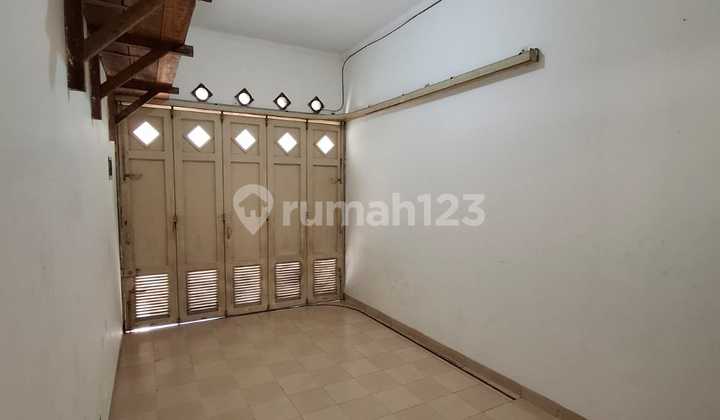 Disewakanrumah Tki3 Lt 153 Lb150 Lm 9kt 3km 2( Kamar Utama Ada Kamar Mandi)dak Atas Kt 1 + Km 1carport 1 + Garasi 1listrik 2200air Siblehadap Timurharga 47jt/ Thn 2