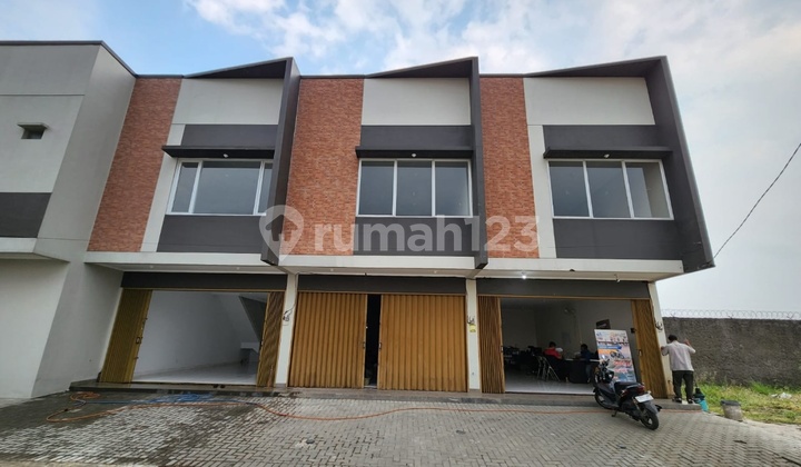 ✳️For Sale 2-Storey Shop House, 3 Units. Griya Katapang Indah
Land Area: 40 m², Building Area: 86 m²
1 Bedroom, Electricity: 1300 Watts
Jet Pump Water
Price: 690 Million
Info: 08221857xxxx
Teguh Budiman/Xmac ✳️For Sale 2-Storey Shop House, 3 Units. Griya Katapang Indah
Land Area: 40 m², Building Area: 86 m²
1 Bedroom, Electricity: 1300 Watts
Jet Pump Water
Price: 690 Million
Info: 08221857xxxx
Teguh Budiman/Xmac