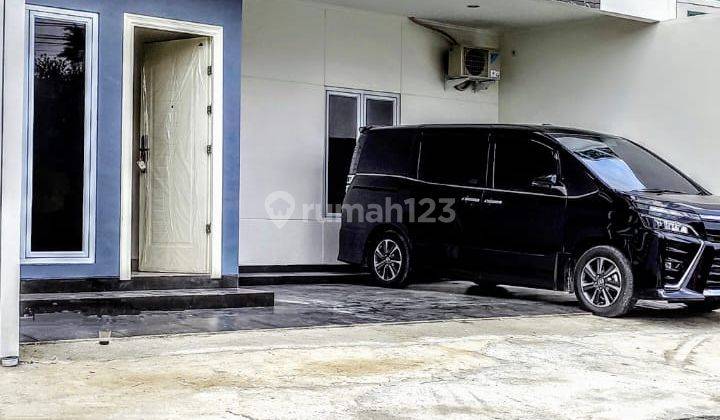 Rumah Mewah 4 Kamar Tidur Pas Samping Jalan di Cempaka Putih Barat Dekat Yarsi,tol 2