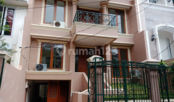 DIsewa Rumah di Pondok Indah dengan Luas 160 m2 dan Bangunan 250 m2 DIsewa Rumah di Pondok Indah dengan Luas 160 m2 dan Bangunan 250 m2