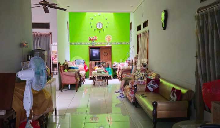 Rumah Pinggir Jalan Raya Di Lingkungan Komersial, Tanjung Duren, Jakarta Barat Rumah Pinggir Jalan Raya Di Lingkungan Komersial, Tanjung Duren, Jakarta Barat