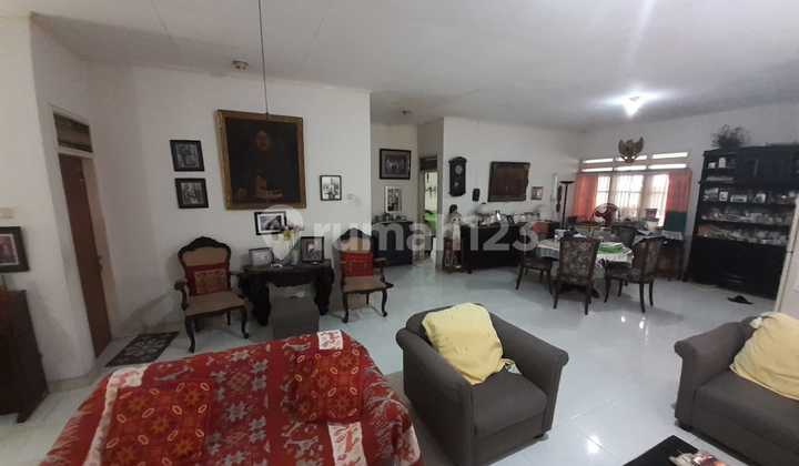 Rumah Lokasi Strategis dengan Halaman Luas @Jl Cempaka, Pesanggrahan 2