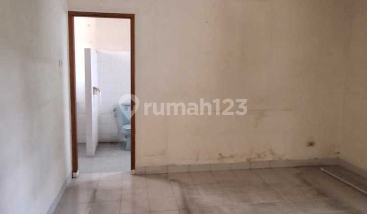 Di Sewakan Rumah dengan Luas Tanah 465 m2 dan Bangunan 250 m2 Sertifikat SHM Lokasi Strategis @Ciputat 2