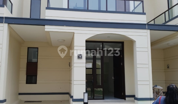 For sale: 2-story house in Swancity Lavon, Cikupa, Tangerang.