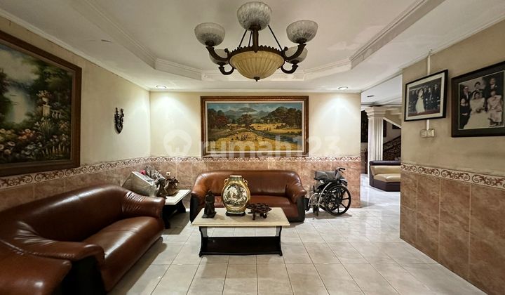 Rumah Mewah 2 Lantai  Komplek Permata Hijau 