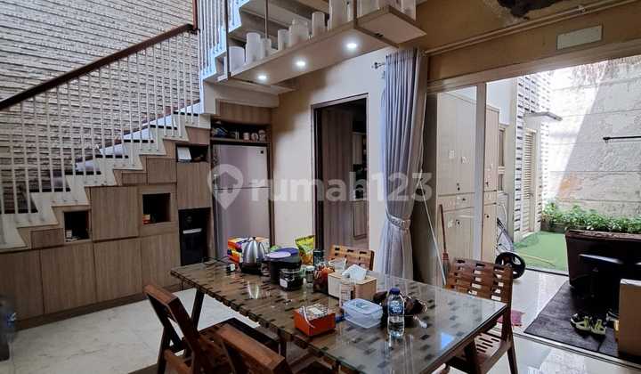 Rumah 2 lantai semi Furnish di Nusaloka BSD