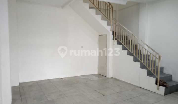 Disewakan 1 Unit Ruko di Jalan H. Nawi Raya, Gandaria Selatan Disewakan 1 Unit Ruko di Jalan H. Nawi Raya, Gandaria Selatan