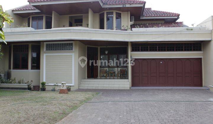 rumah siap huni  2lt dengan kolam renang di pondok gede jakarta 1