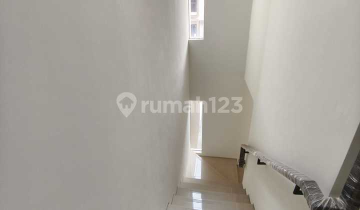 Rumah Bagus Lokasi Strategis Cluster Aeris Citra Garden Serpong 2