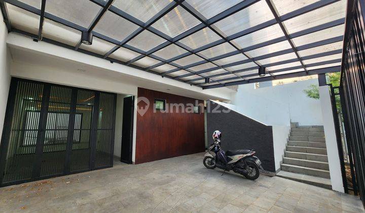 Dijual Rumah Baru Modern 3 Lantai Siap Huni 2