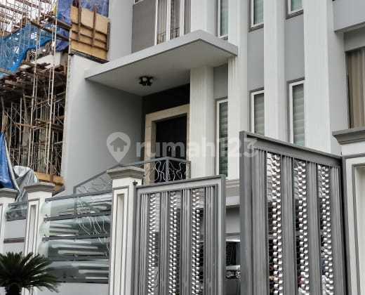 Di Jual Rumah Mewah 3 lantai di Taman Permata Buana Di Jual Rumah Mewah 3 lantai di Taman Permata Buana