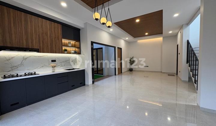 Rumah Minimalis Dengan Desain Modern di Kencana Loka BSD