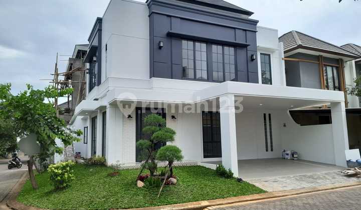 Classic Modern 2-Story Flooded House in Nusaloka Cluster, BSD City
