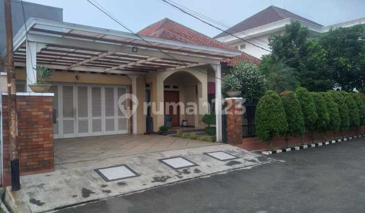 Rumah Mewah di Perumahan 1 Lebak Bulus, Jakarta Selatan