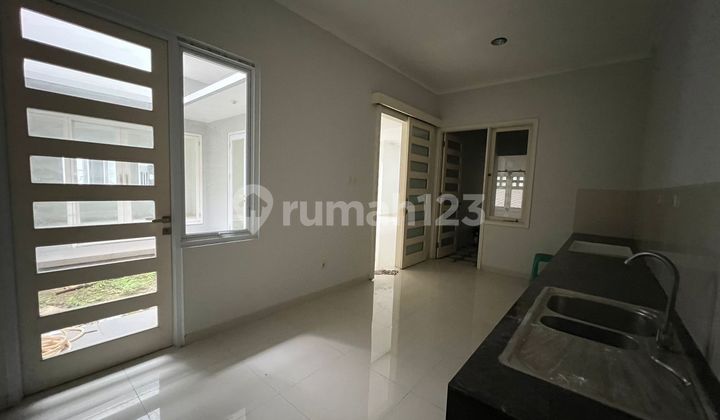 Rumah 2 Lantai Bagus Terawat di De Latinos Cluster De Rio 2