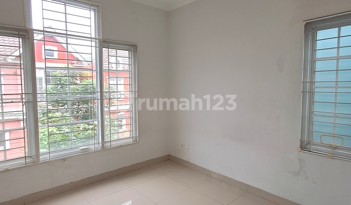 Beautiful Well-Maintained 3-Story House in Omaha Cluster, Gading Serpong