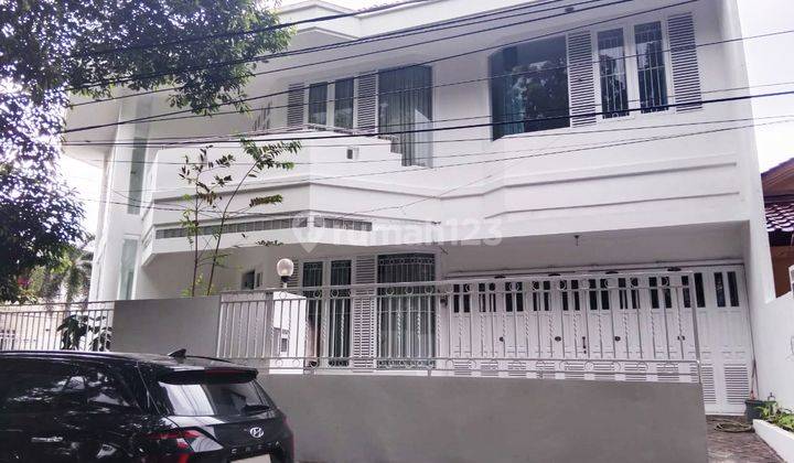 Dijual Atau Disewa Rumah Hoek Semi Furnished Bintaro 1