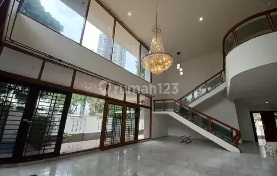 Rumah Sangat Strategis dan Interior Semi Furnished di Gandaria Jakarta Selatan 2