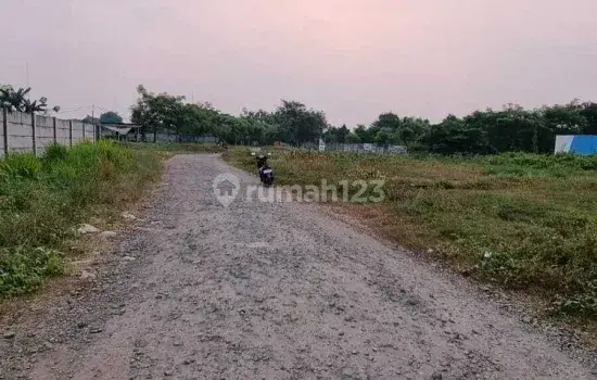 2 Kavling Intercon depan belakang hadap utara Komplek Intercon Jakarta Barat 2