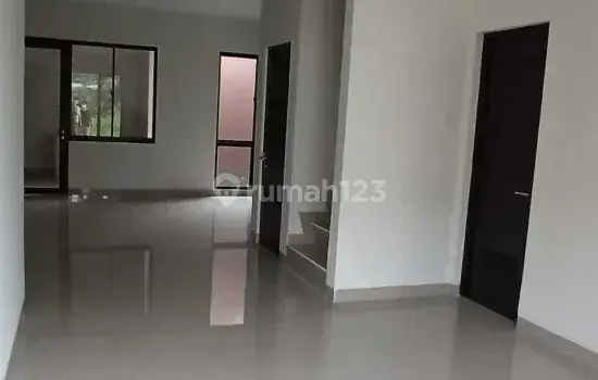 Rumah bagus dan siap huni di casa jardin Daan Mogot, Jakarta Barat 2